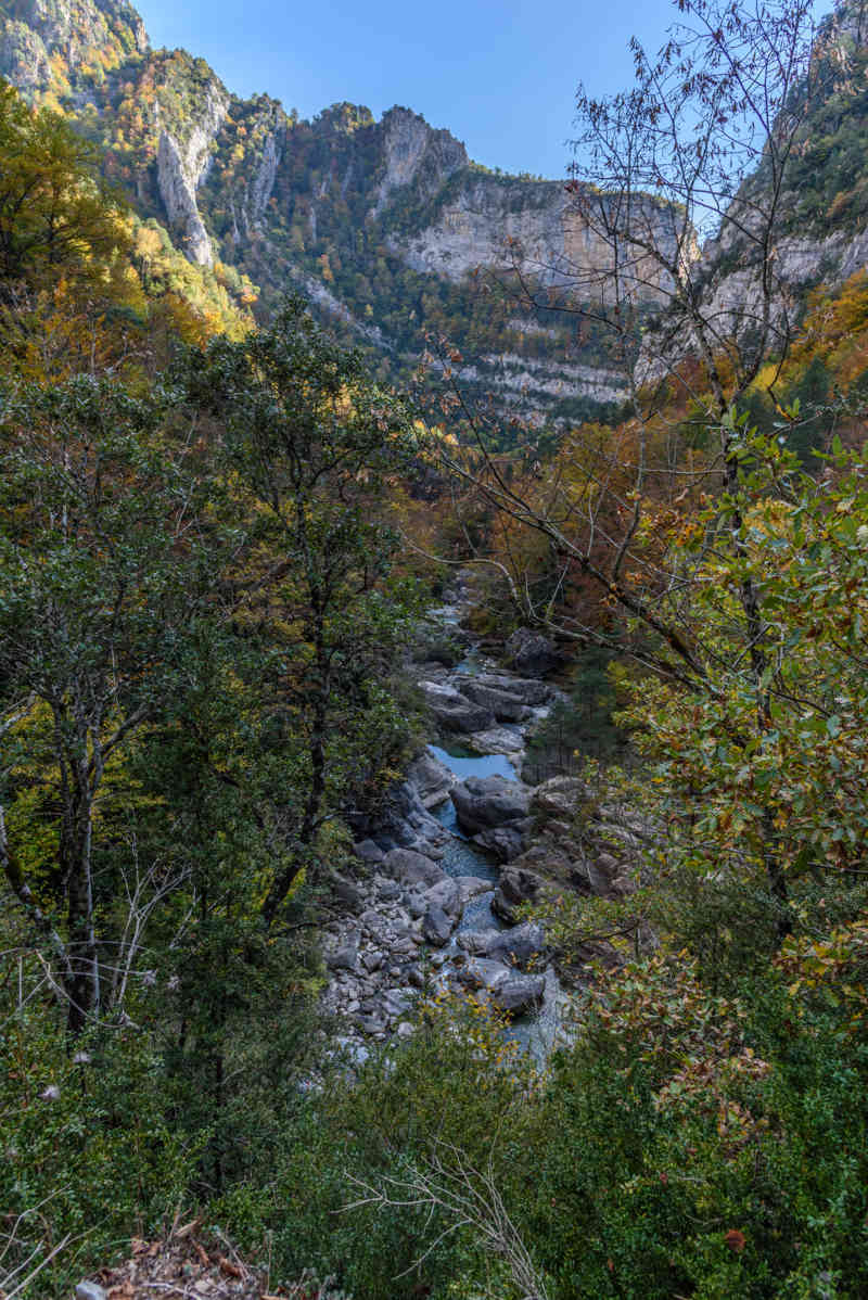 Huesca - parque nacional de Ordesa y Monte Perdido - valle de Añisclo 70 - cañon de Añisclo - rio Aso.jpg